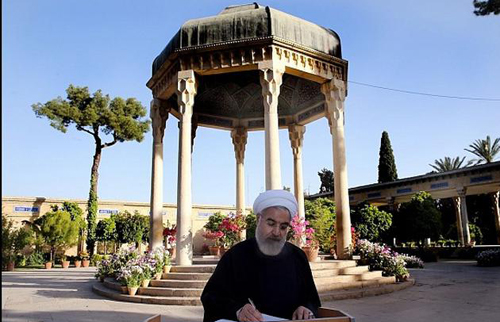 بازدید  روحانی از آرامگاه سعدی و حافظ