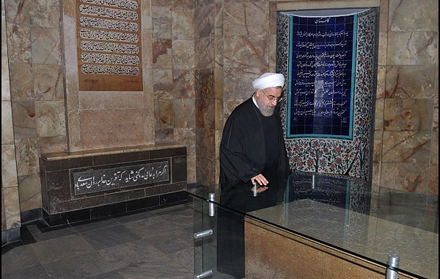 بازدید روحانی از آرامگاه سعدی و حافظ