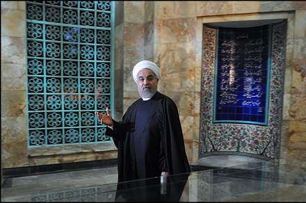 بازدید روحانی از آرامگاه سعدی و حافظ
