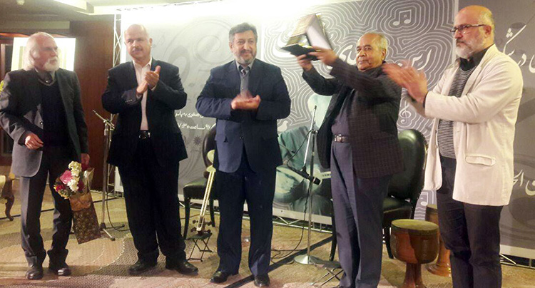 تقدیر از « پنجه های دُرافشان» آهنگساز پیشکسوت شیرازی