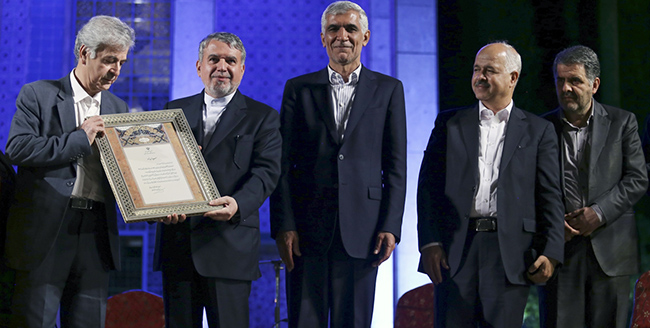 سعدی دوستان در جوار آرامگاه شیخ/ سعدی نماد اعتدال و عدالت