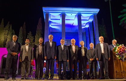 سعدی دوستان در جوار آرامگاه شیخ/ سعدی نماد اعتدال و عدالت