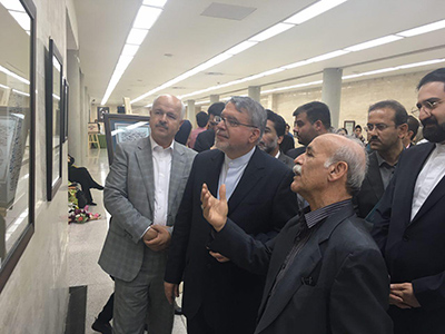 بازدید وزیر فرهنگ و ارشاد اسلامی از نمایشگاه «سی سال با سعدی»