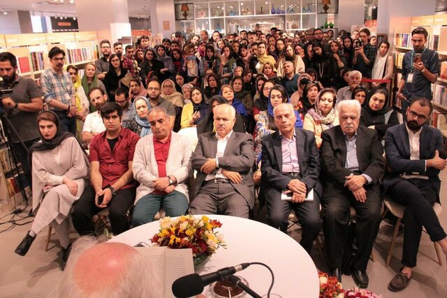 آرزوی دولتآبادی در رونمایی رمانش در شیراز