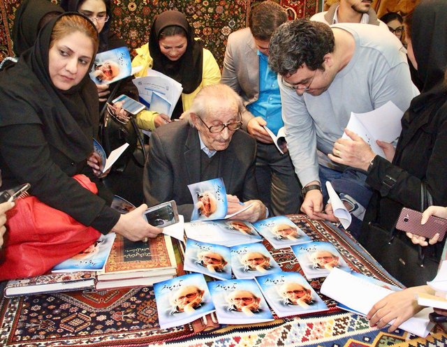 بزرگداشت «پرهام» در مرکز اسناد و کتابخانه ملی فارس: پایه گذاری سازمان اسناد ملی ایران؛ بزرگ ترین افتخار من