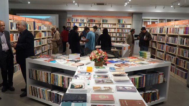 کمالی سروستانی در مراسم گشایش مجموعه شیرازه: کتاب فروشی‌ها؛ «پنجره‌های فرهنگ» در نظام اجتماعی